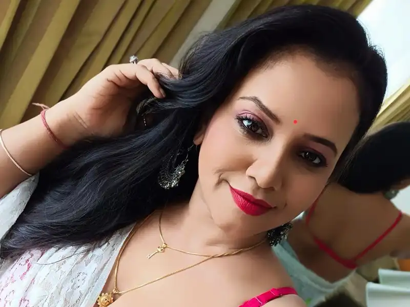 Housewife Call Girls in Delhi